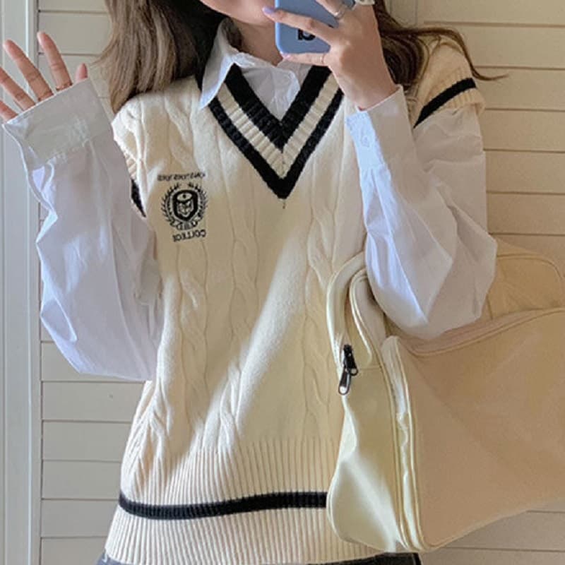 New Preppy Style Knitted Sweater Vest V-neck Oversize Korean Fashion Sleeveless  Youth Jumper Casual White Pullover Female